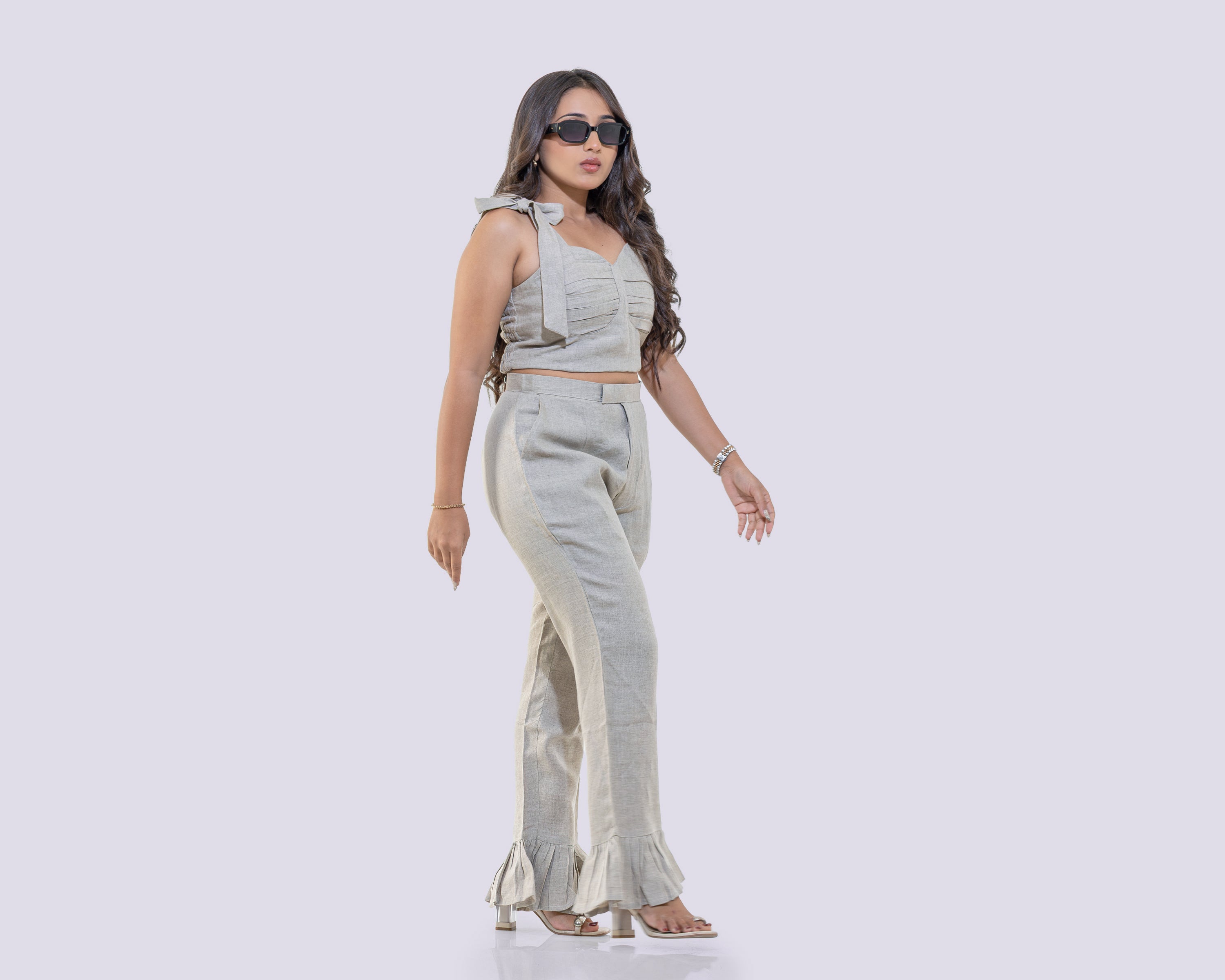 Beige linen pants with bottom frill