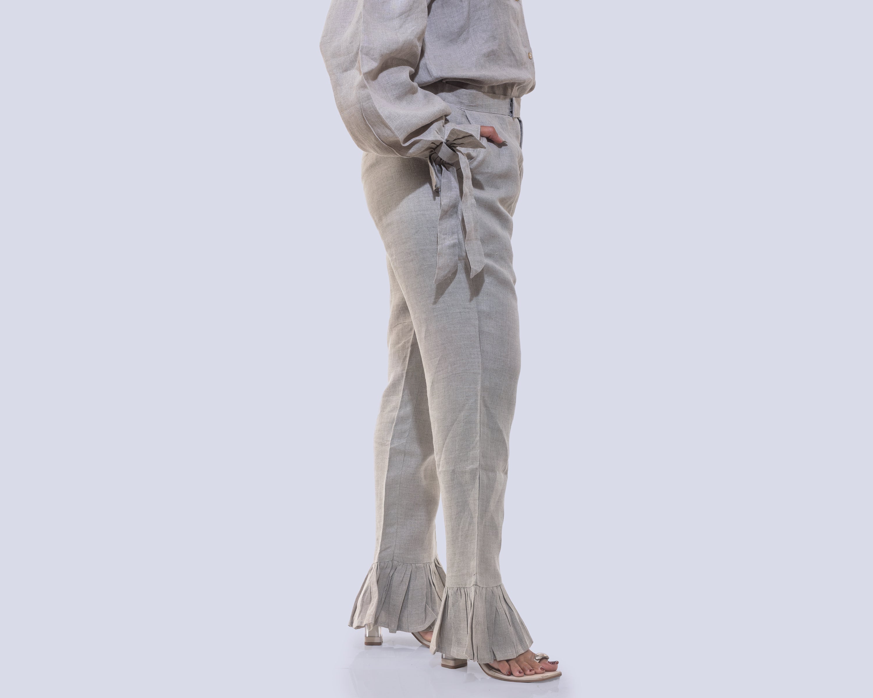 Beige linen pants with bottom frill