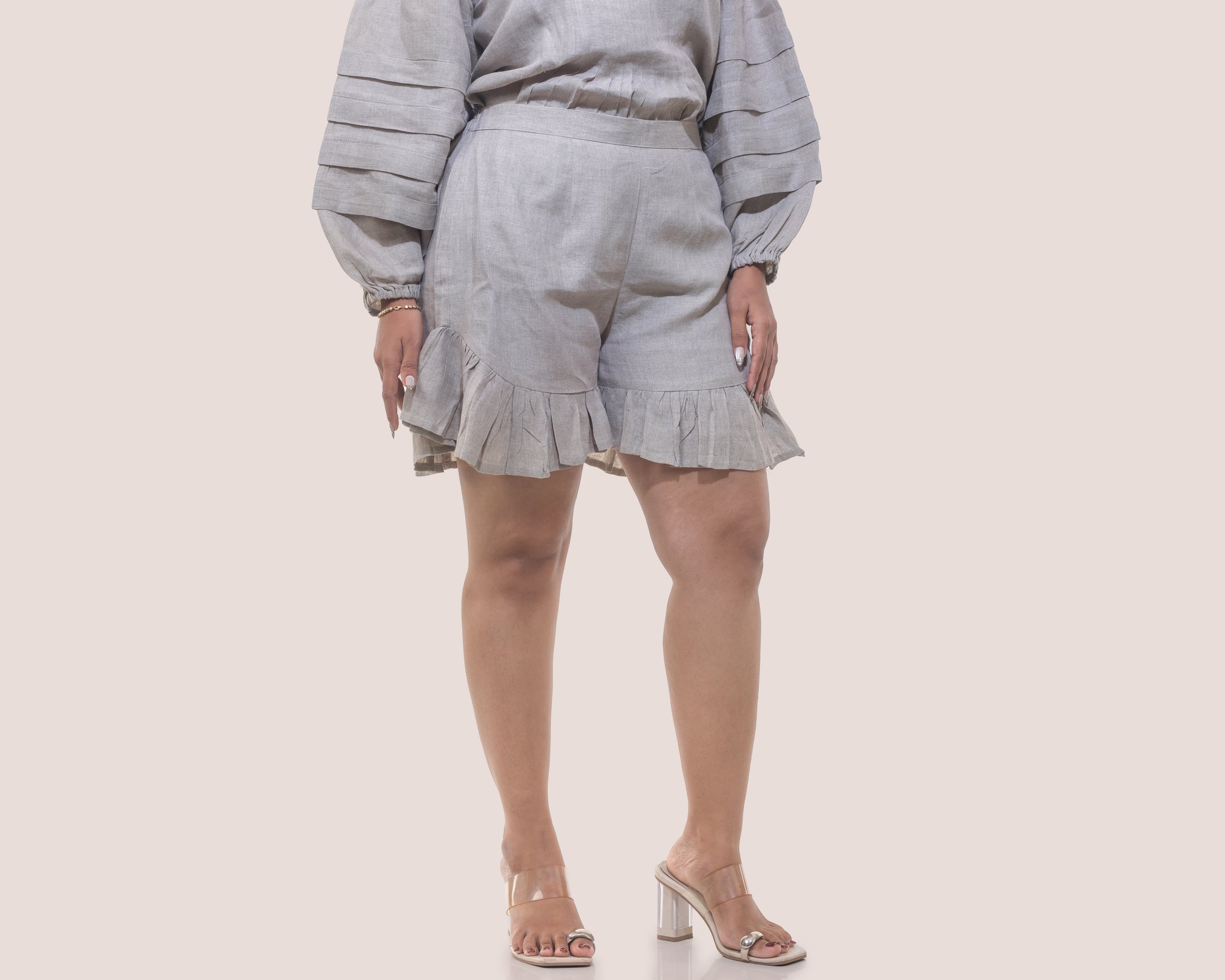 Beige linen frill shorts