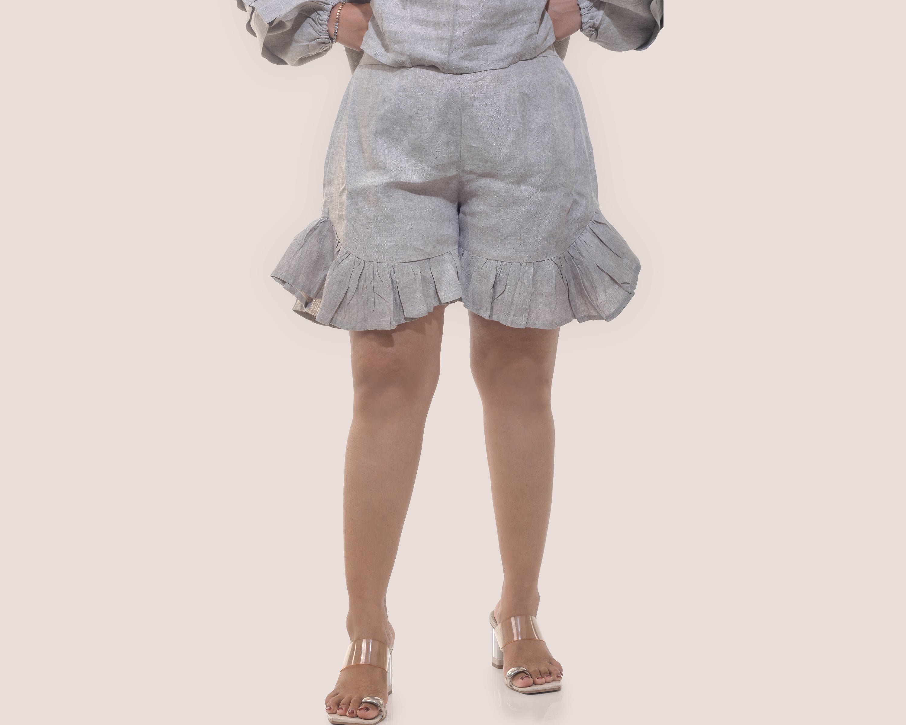 Beige linen frill shorts