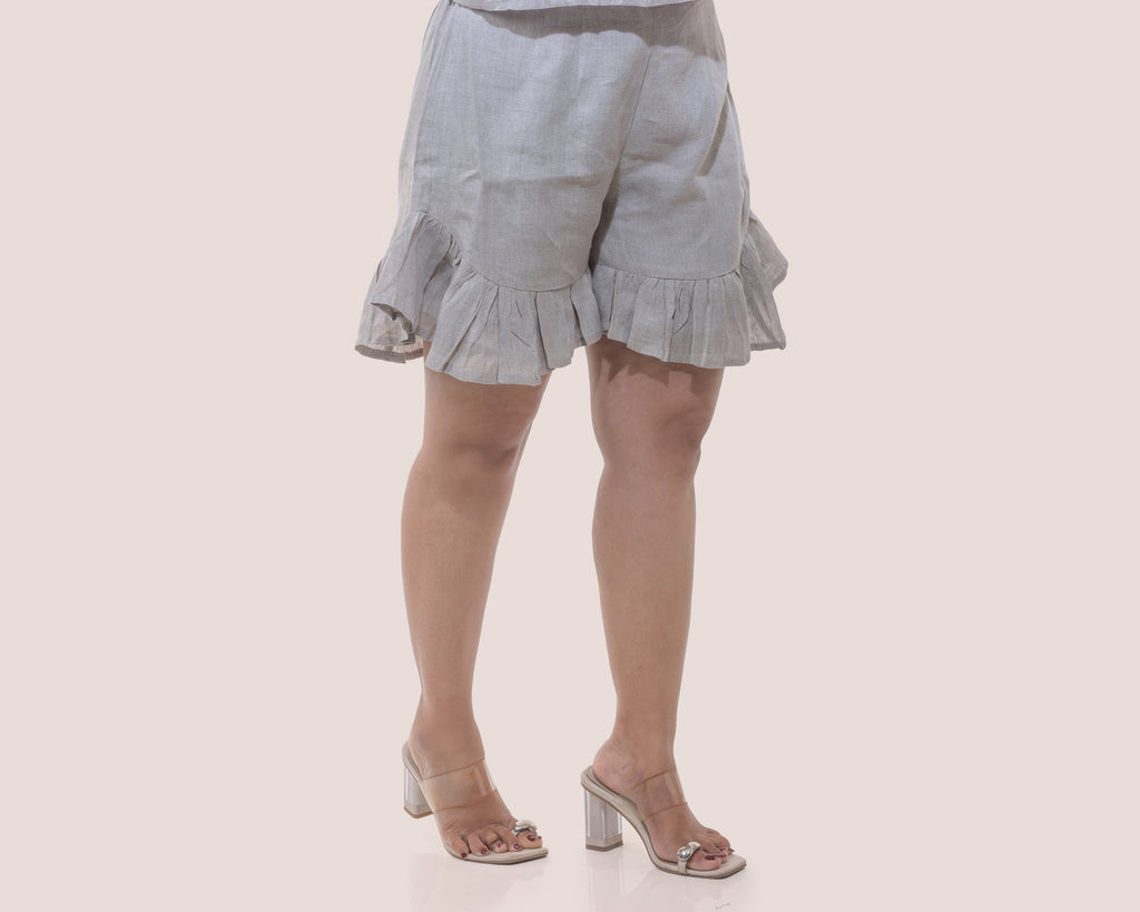 Beige linen frill shorts